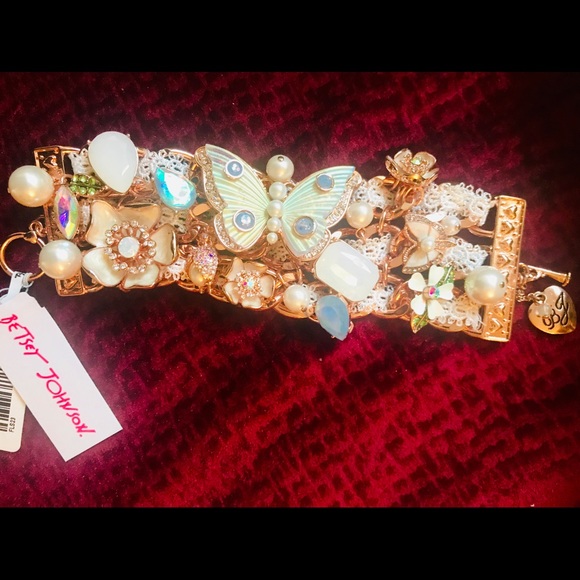 (SOLD) Betsey Johnson Statement Bracelet - Picture 3 of 8